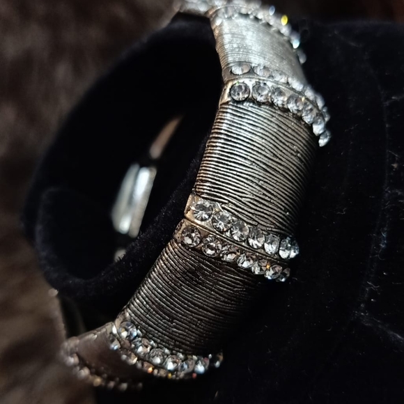 Earings - Picture 2 of 4